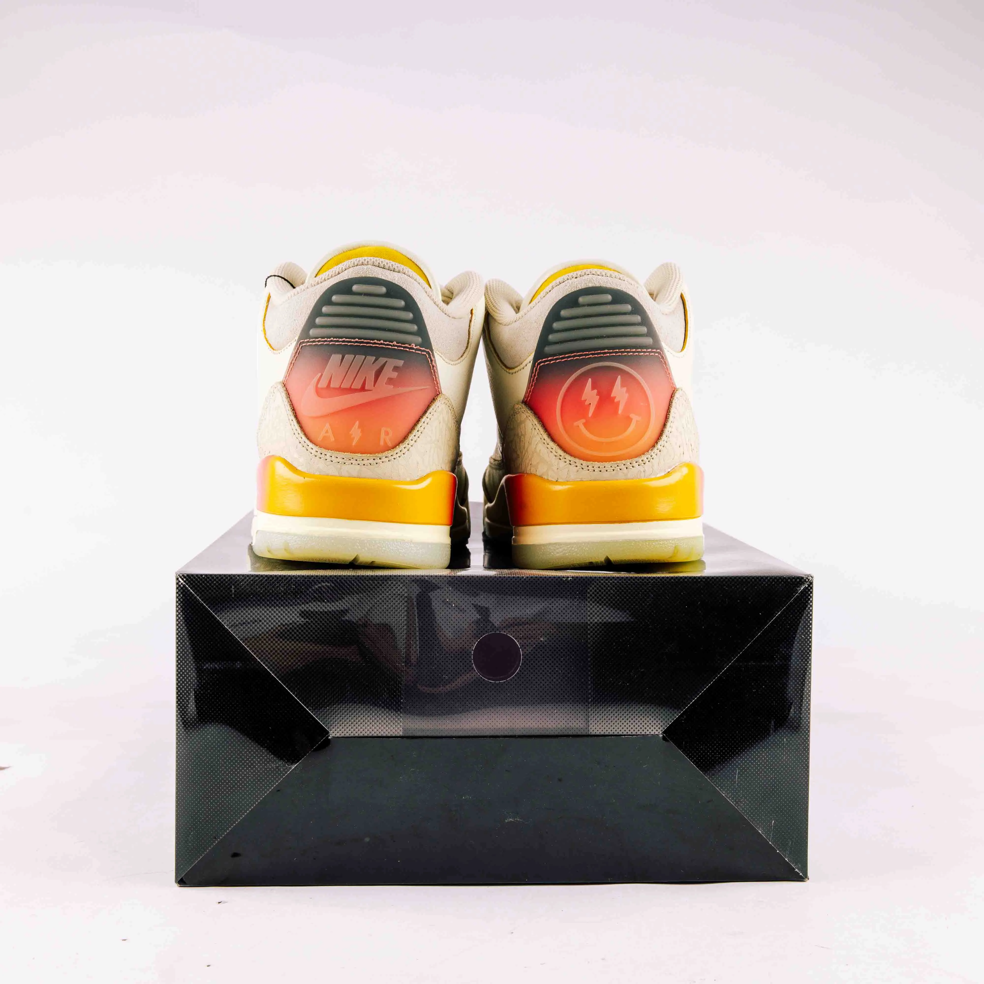 Jordan 3 Retro SP J Balvin Medellín Sunset - Used - 0771