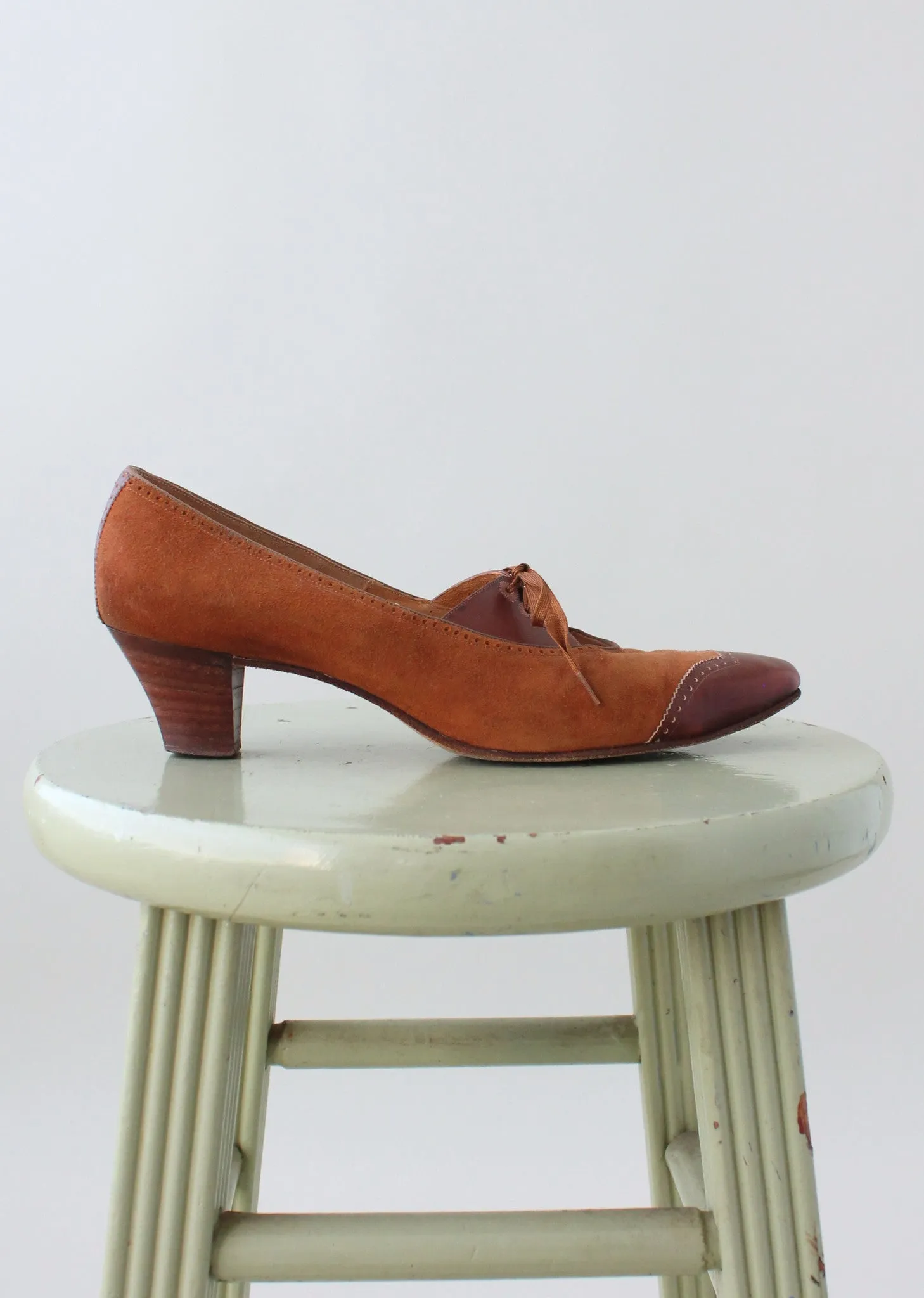 Vintage 1960s Two Tone Pointed Toe Oxfords