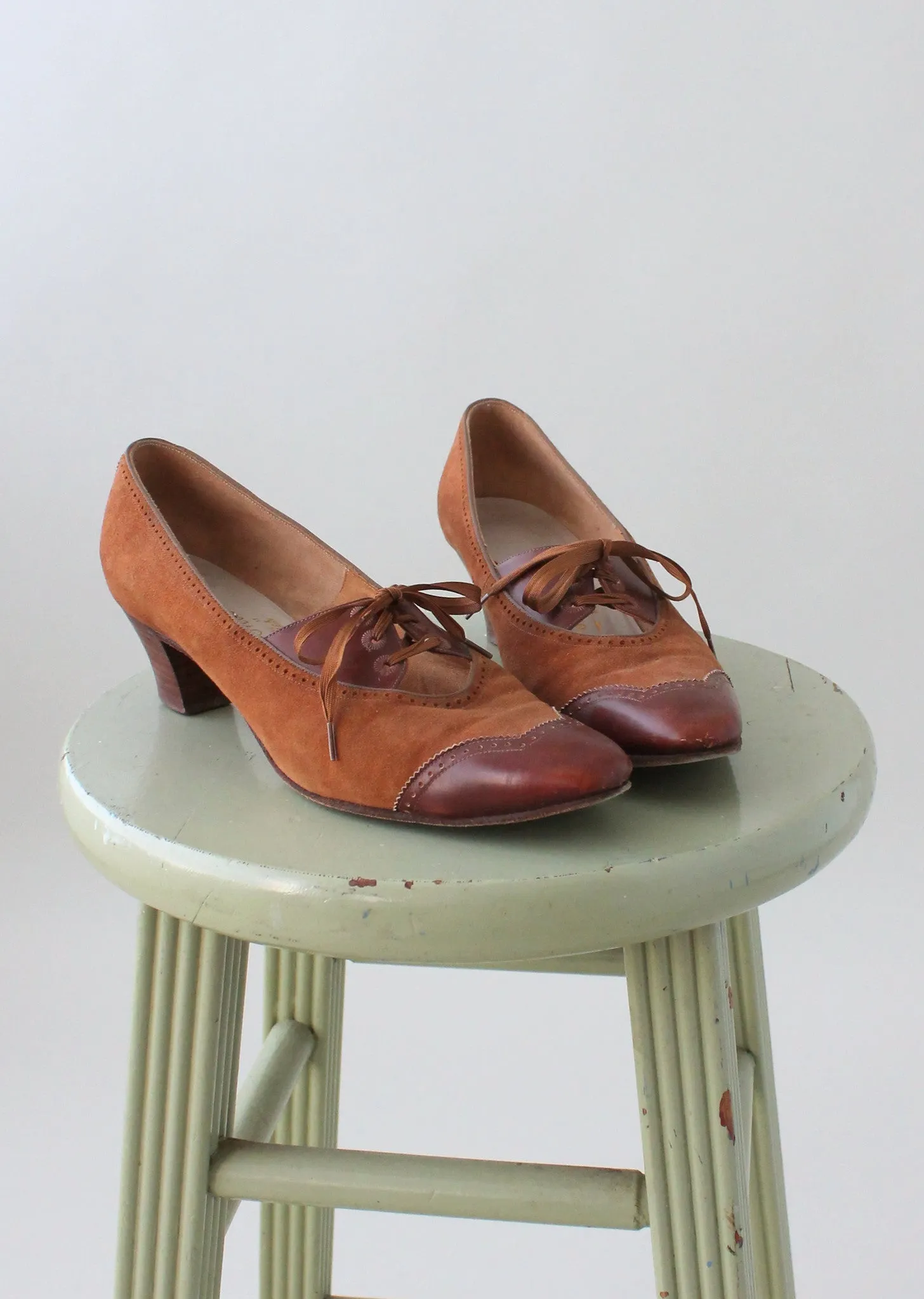 Vintage 1960s Two Tone Pointed Toe Oxfords